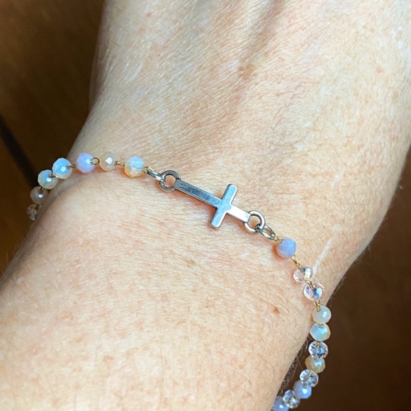 Christian Cross Austrian Crystals Bracelet - Picture 5 of 6